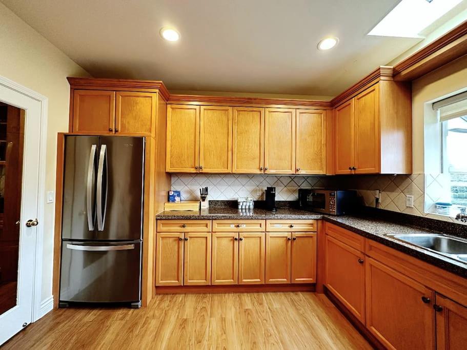 Super Cosy 8Bed & 6Bath In Vancouver Heart Near To Airport And Downtown Eksteriør billede
